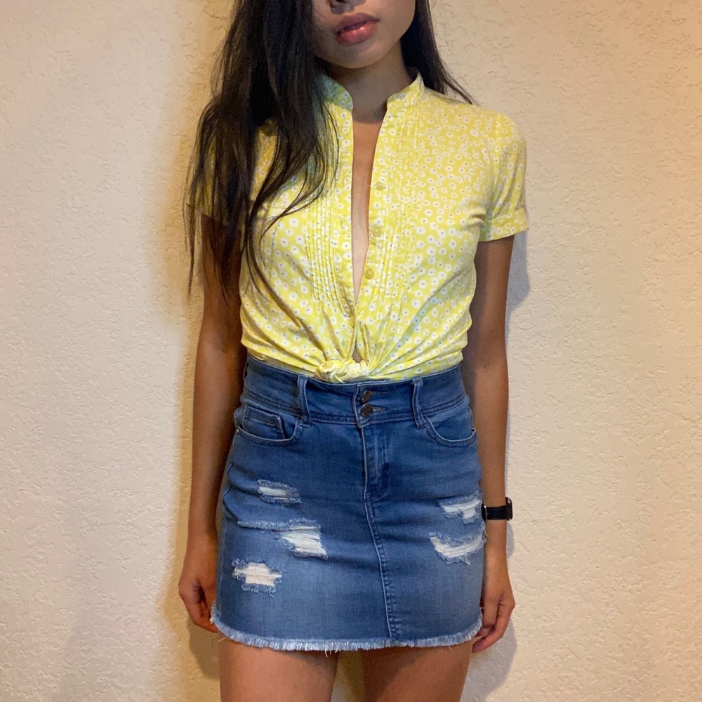 Yellow Daisy Button Up!